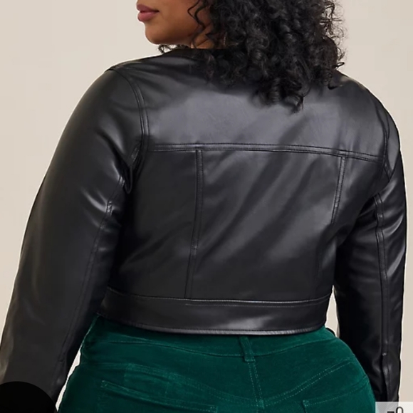 🆕️🖤 2X FAUX LEATHER COLLARLESS CROP ZIP FRONT JACKET🖤 - Picture 3 of 4